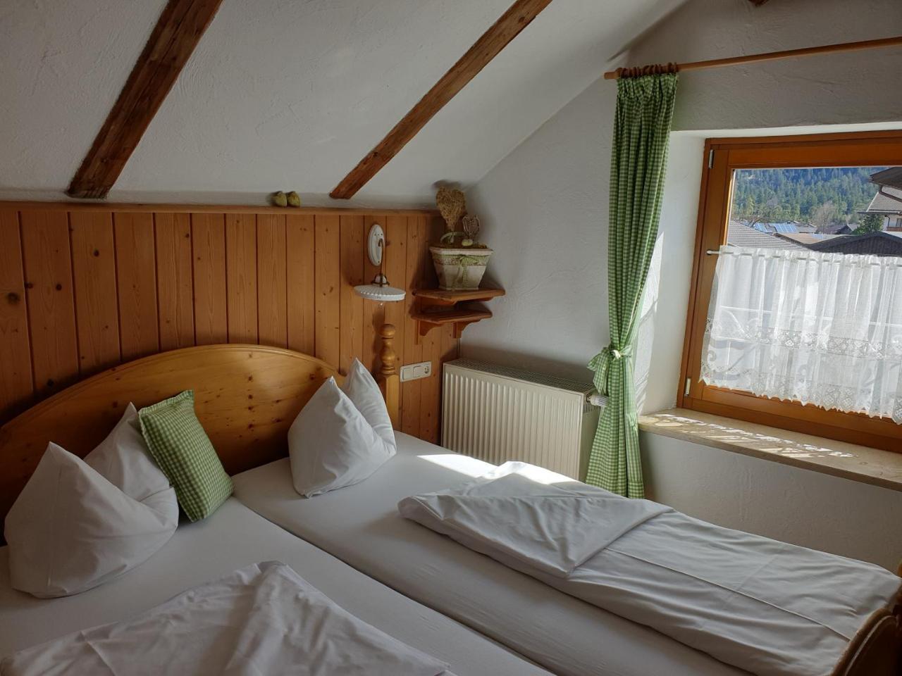 Landgasthof Kirchmayer Farchant Bagian luar foto